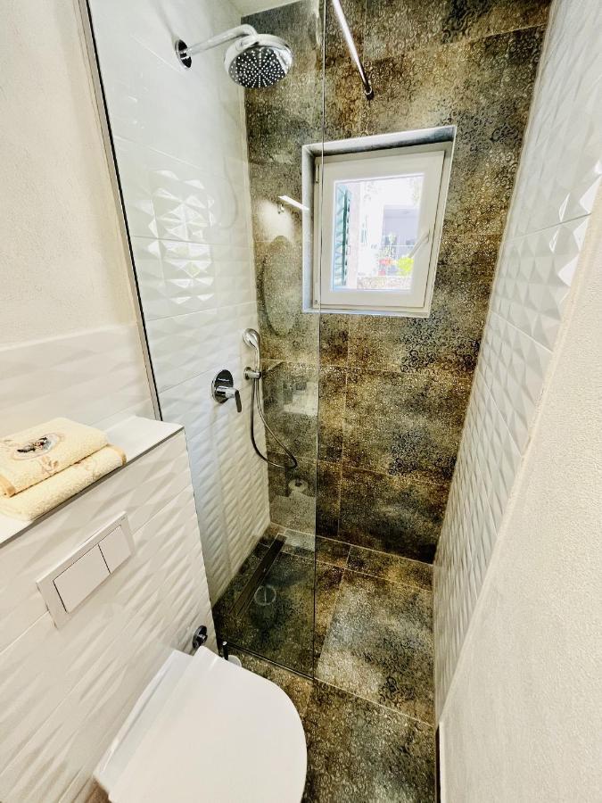 Apartments And Rooms With Parking Space Makarska - 18028 Esterno foto